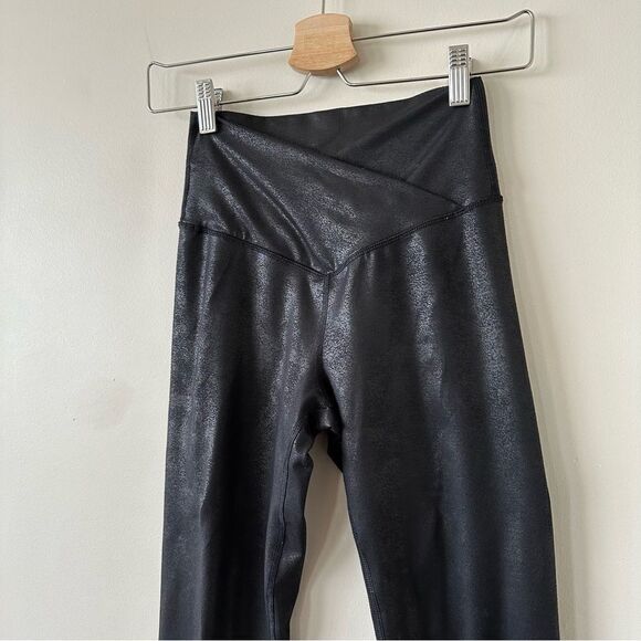 Offline by Aerie the Hugger Crossover High Waisted Crackle Legging - Picture 8 of 10